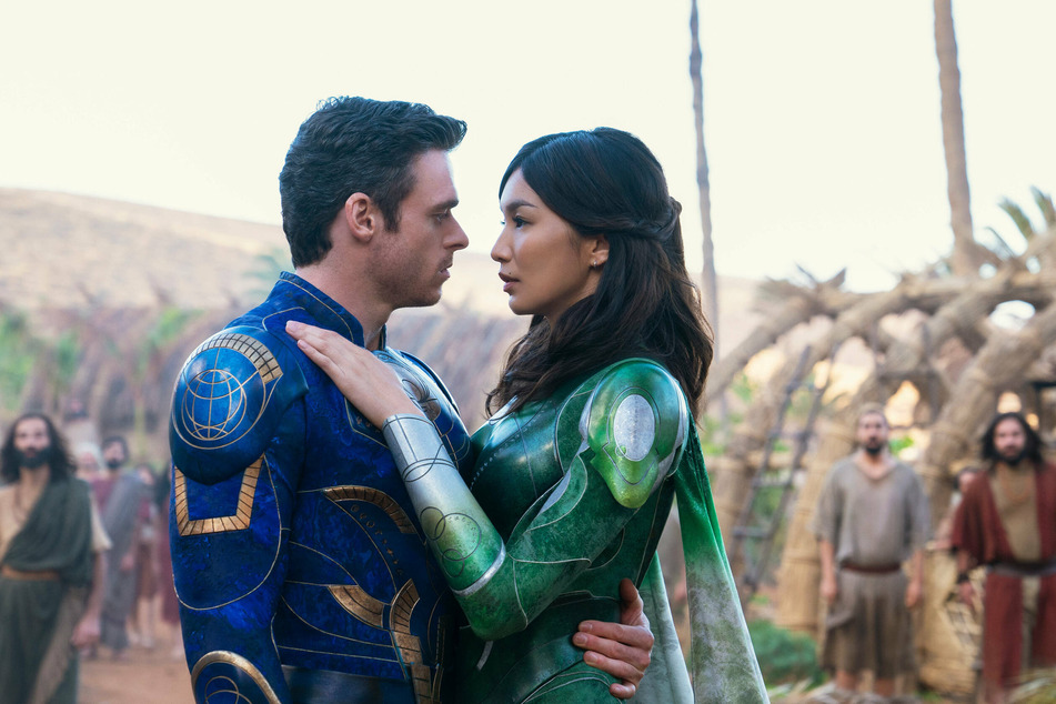 Gemma Chan (r.) and Richard Madden (l.) portray Sersi and Ikaris in the upcoming film, Eternals.
