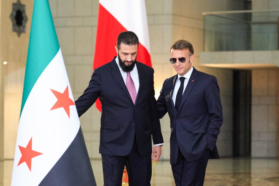 Syrian President Ahmed al-Sharaa (l) welcomes French President Emmanuel Macron (r) before a joint press conference in Damascus on July 7.