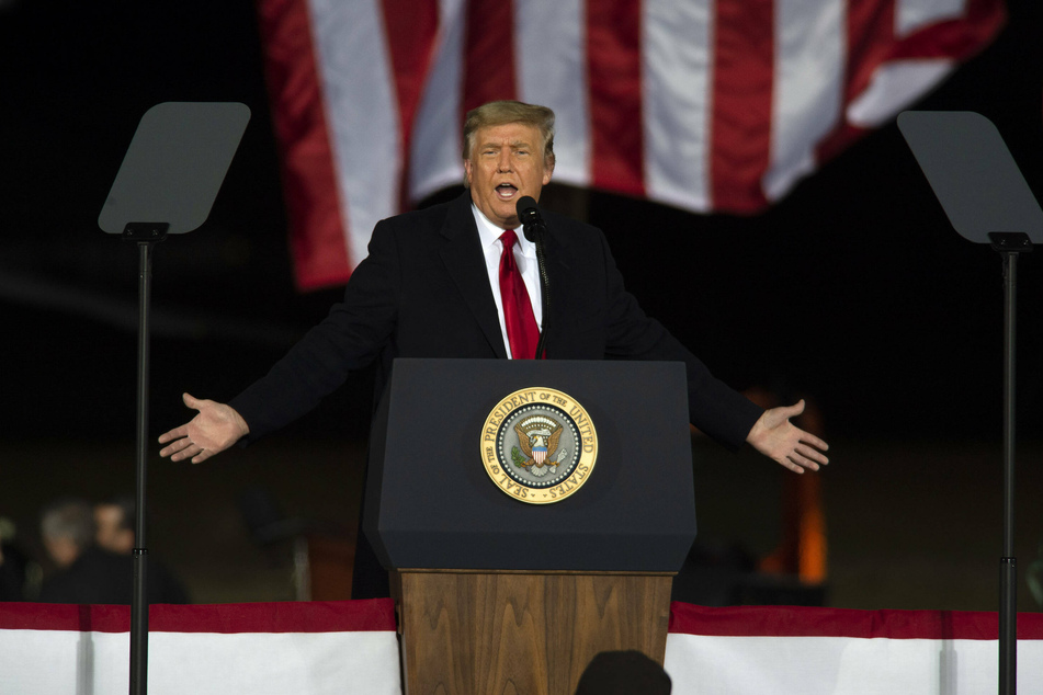 Members of Congress call on FBI to open criminal probe into Trump