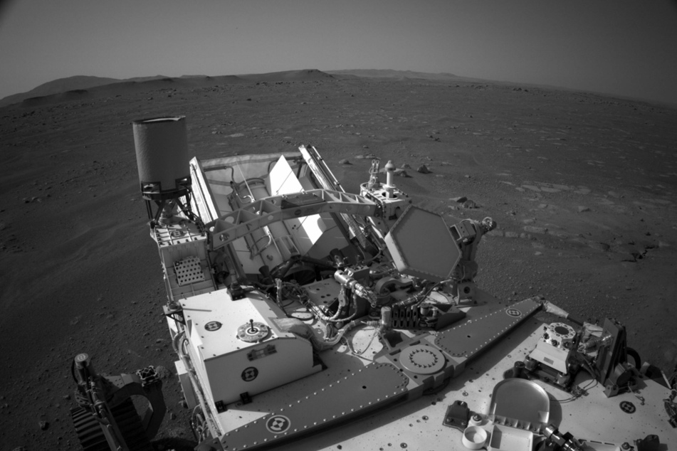 Out of this world! Mind-blowing NASA video shows moment of Mars rover landing