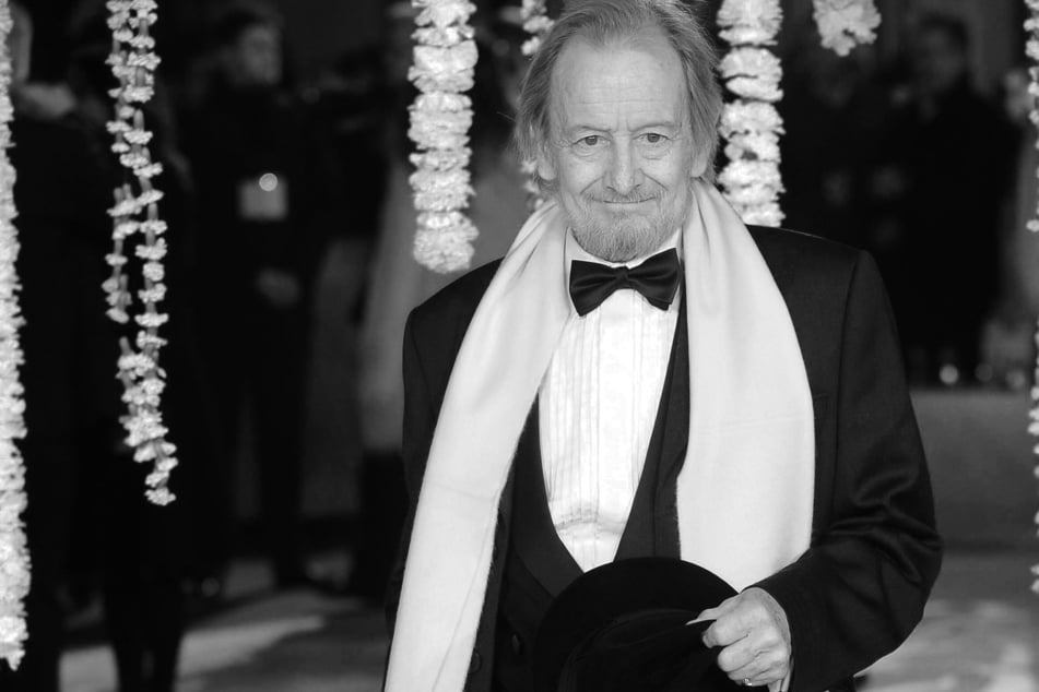 The Crown actor Ronald Pickup has passed away