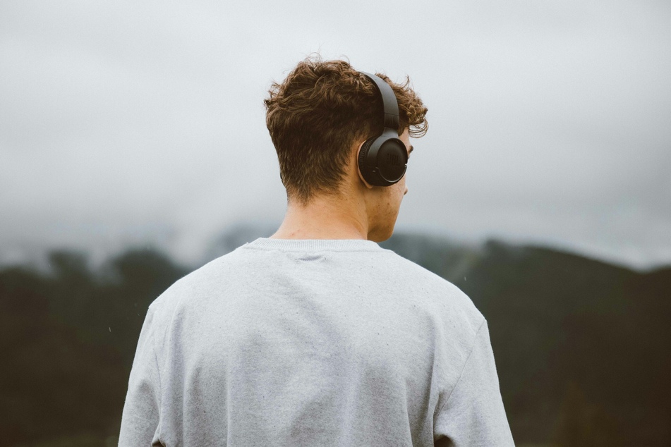 Almost all listeners are now unable to distinguish AI-generated tracks from the real thing, according to an Ipsos study for the French platform Deezer in November.