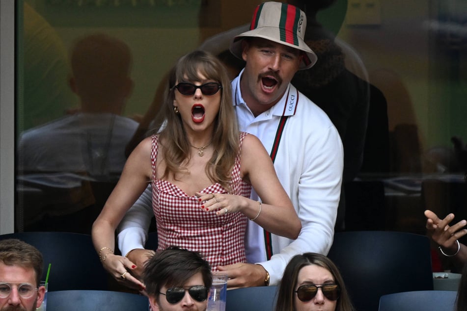 Taylor Swift (l.) and Travis Kelce have been spotted around the globe amid their whirlwind romance.