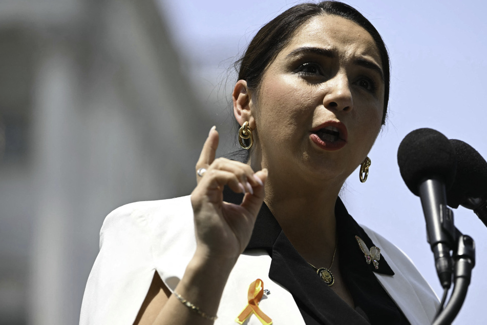 Delia Ramirez demands congressional hearing on use of federal funds for El Salvador megaprison
