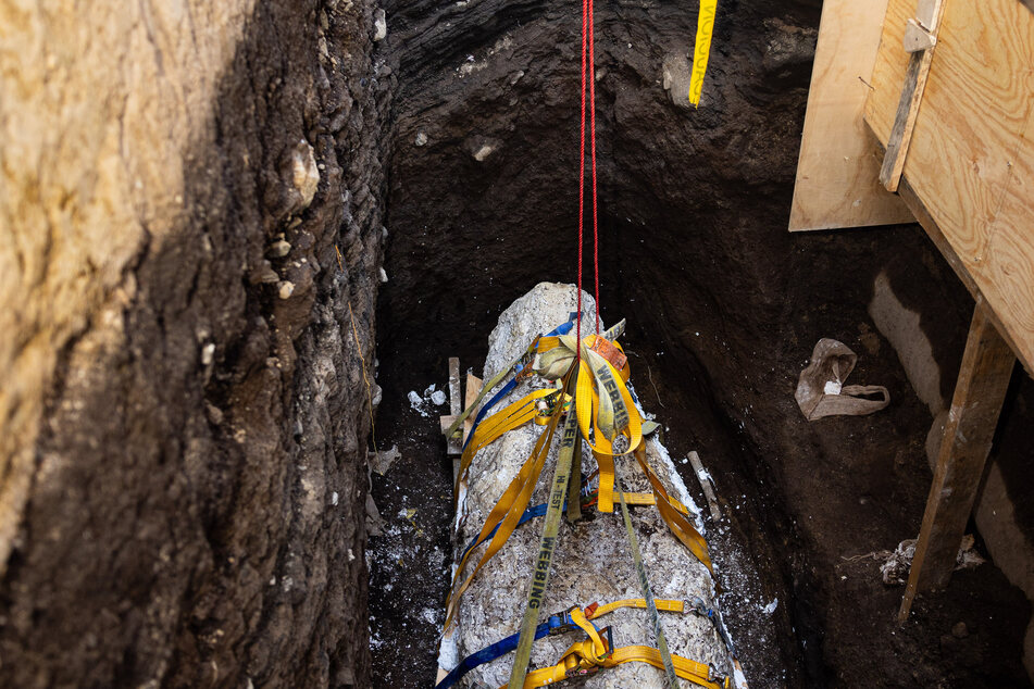 Archaeologists extracting a pre-Hispanic burial estimated to date back to 850 BC in Antiguo Cuscatlán, El Salvador.