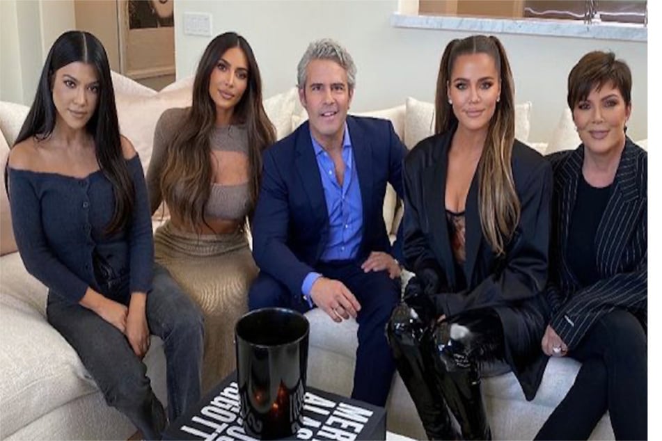 (From l to r:) Kourtney Kardashian, Kim Kardashian, Khloé Kardashian, and Kris Jenner pose with reunion host Andy Cohen (c).