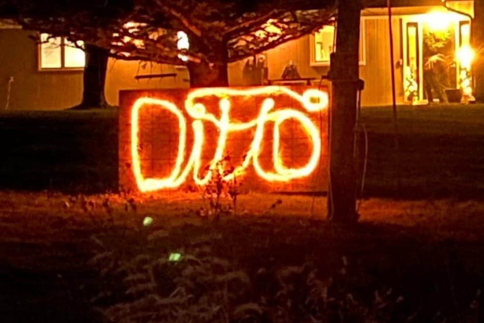 The Links' neighbors also had their own fun in response to obscene Santa.