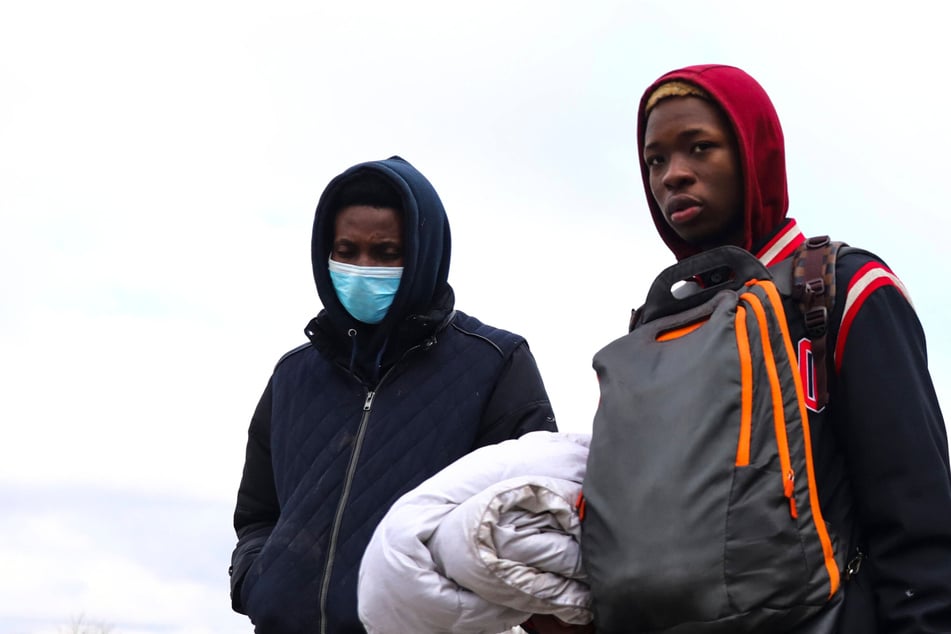 Over half a million people flee Ukraine amid reports of racist treatment at border