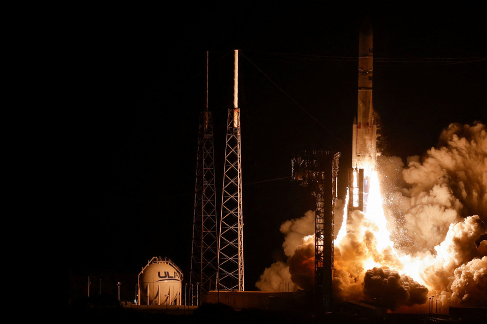 US lunar lander mission faces failure after "critical loss of propellant"