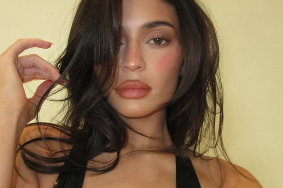 Kylie Jenner was the center of new rumors after sharing sexy pics from her newest launch event for her brand, Sprinter.