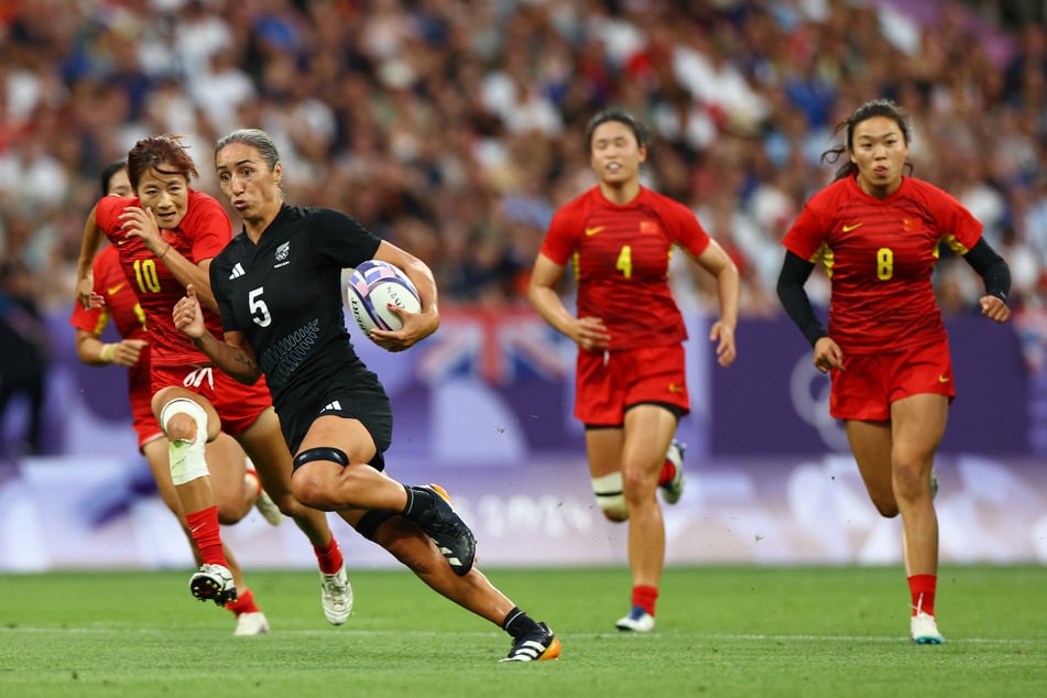 Sarah Hirini of New Zealand in action against China during their Olympic rugby sevens quarterfinal match.