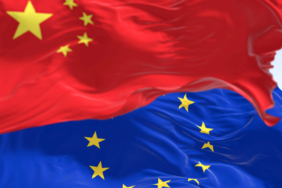 China has offered to work closely with the EU to resist US "unilateralism and protectionism" and protect the international trading system.
