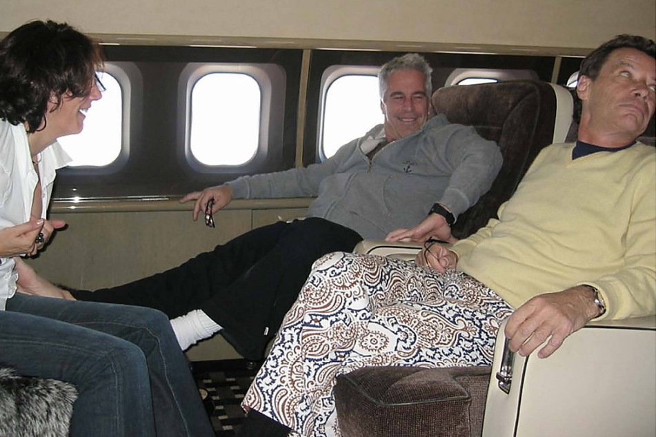 Agent linked to Epstein found dead in jail cell