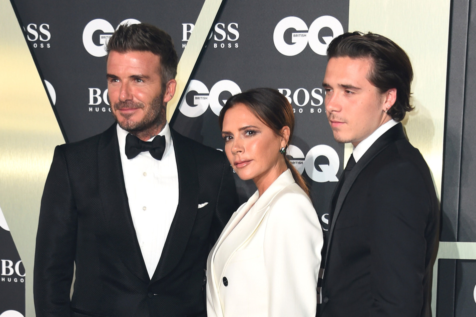 The relationship between Brooklyn Beckham (r.) and his parents has become seriously strained.