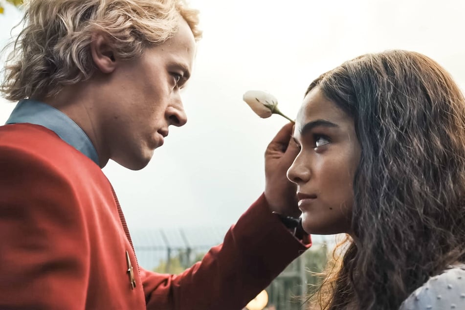 Fans have praised Tom Blyth (l) and Rachel Ziegler's performances as Corionalus and Lucy Gray in the Hunger Games prequel.