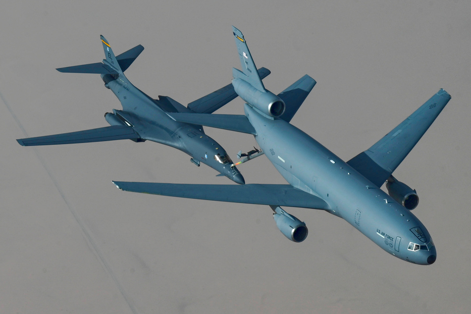 A US Air Force B1-B Lancer strategic bomber refuels from a U.S. Air Force KC-10 Extender aircraft.