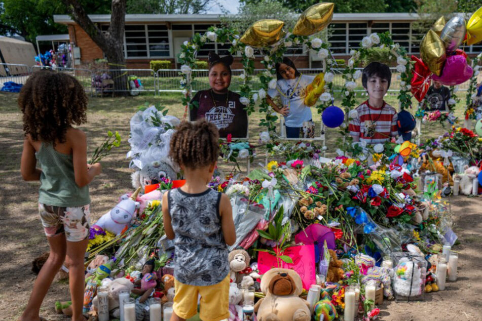 Texas school shooting victims' funerals begin: "This is above and beyond"
