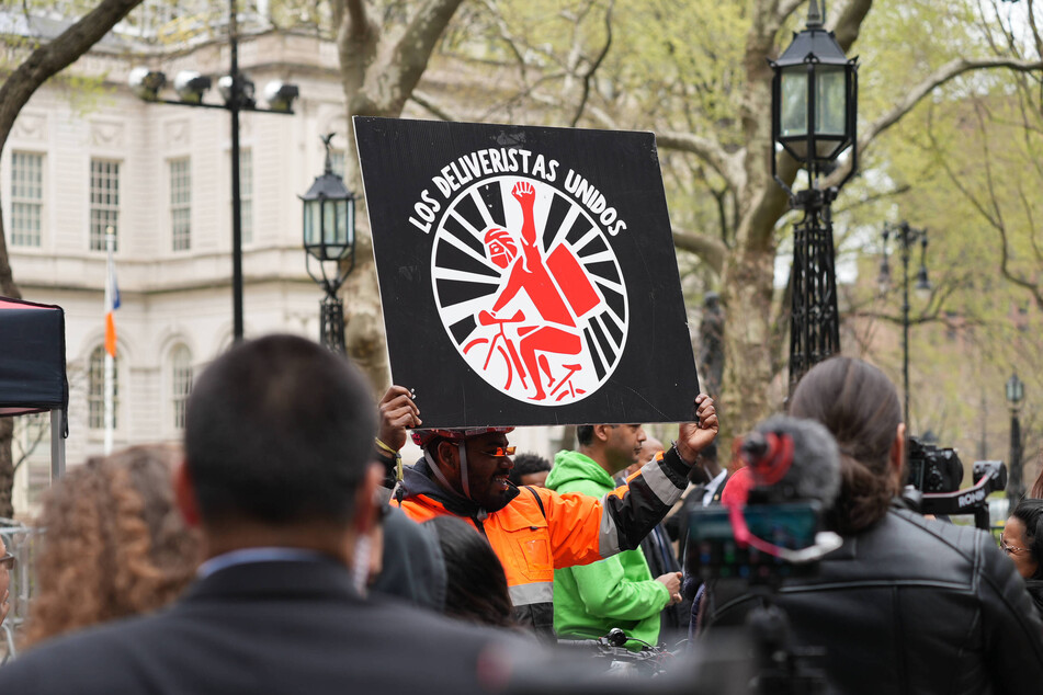 Delivery workers in New York City have succeeded in winning a minimum wage of nearly $18 an hour, to be enforced by July 12, 2023.