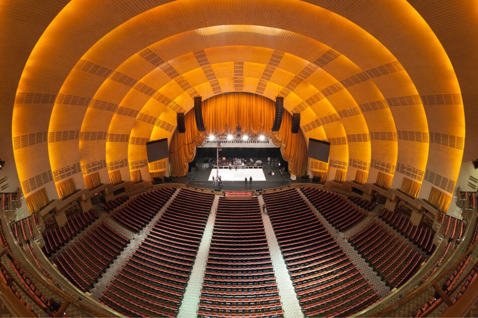 Broadway's Tony Awards return fully live for 75!