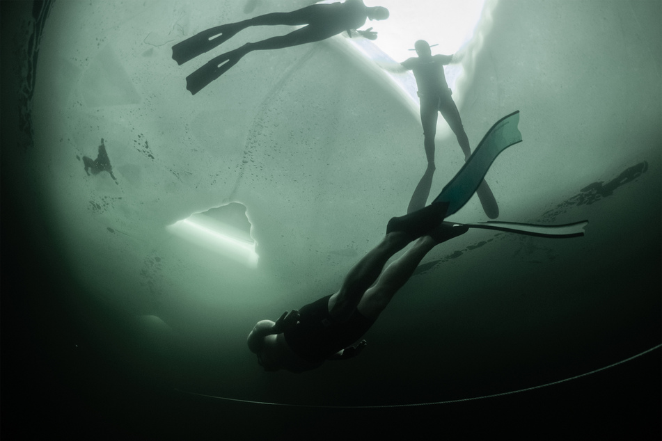 Longest ice swim: This man swam four miles in ice water!