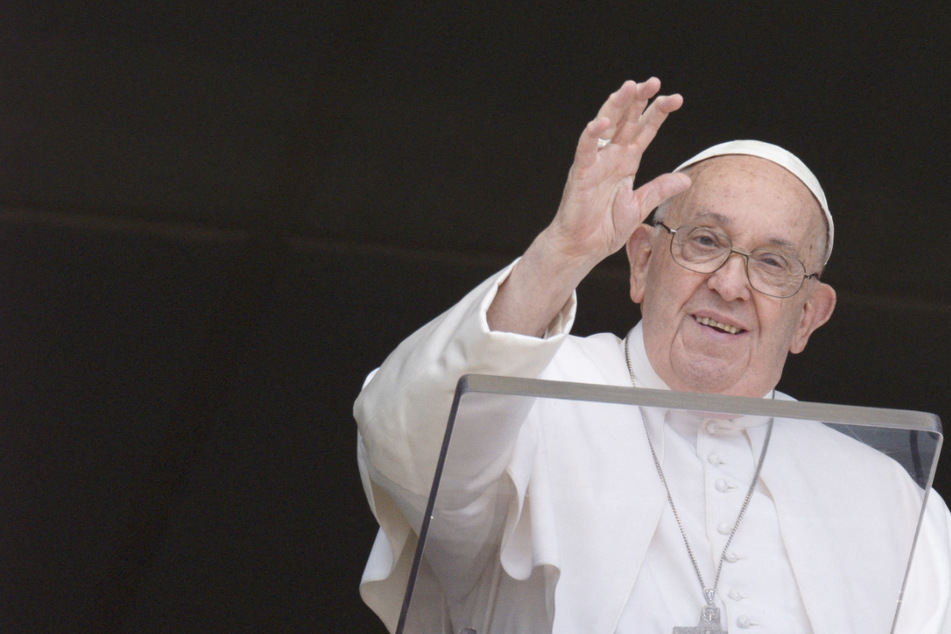 Pope Francis reveals his favorite book genre in appeal for reading