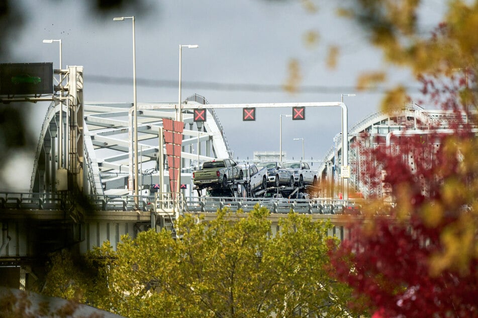 Canadians' boycott of the US drives down cross-border trips by nearly 50%