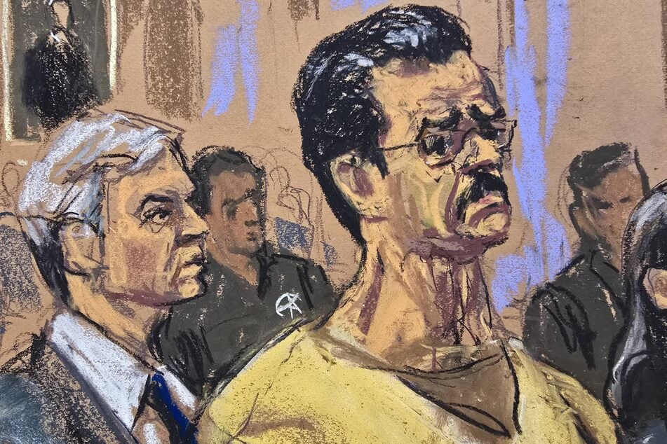 Photograph of a drawing by artist Jane Rosenberg depicting Venezuela's ousted president, Nicolás Maduro (r), during a follow-up hearing in his New York court case on July 22, 2026.