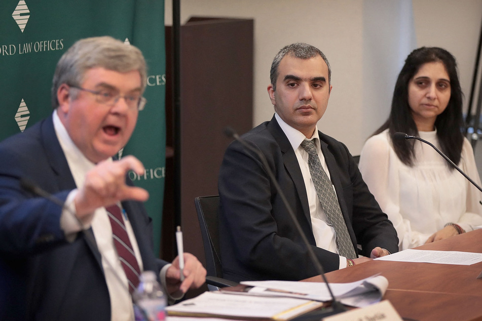 Manant Vaidya (c.) and his wife Hiral (r.), who lost several family members in the crash of Ethiopian Airlines Flight 302 during a press conference on April 29, 2019, in Chicago.