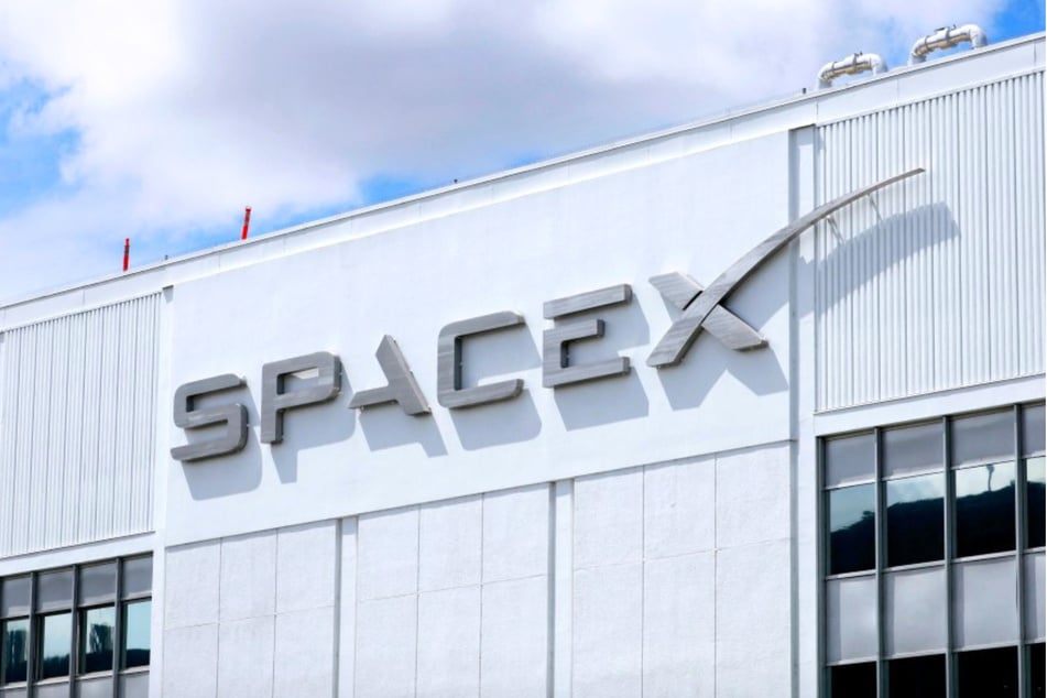 Elon Musk set to become trillionaire as SpaceX aims to raise record $75 billion for stock market debut