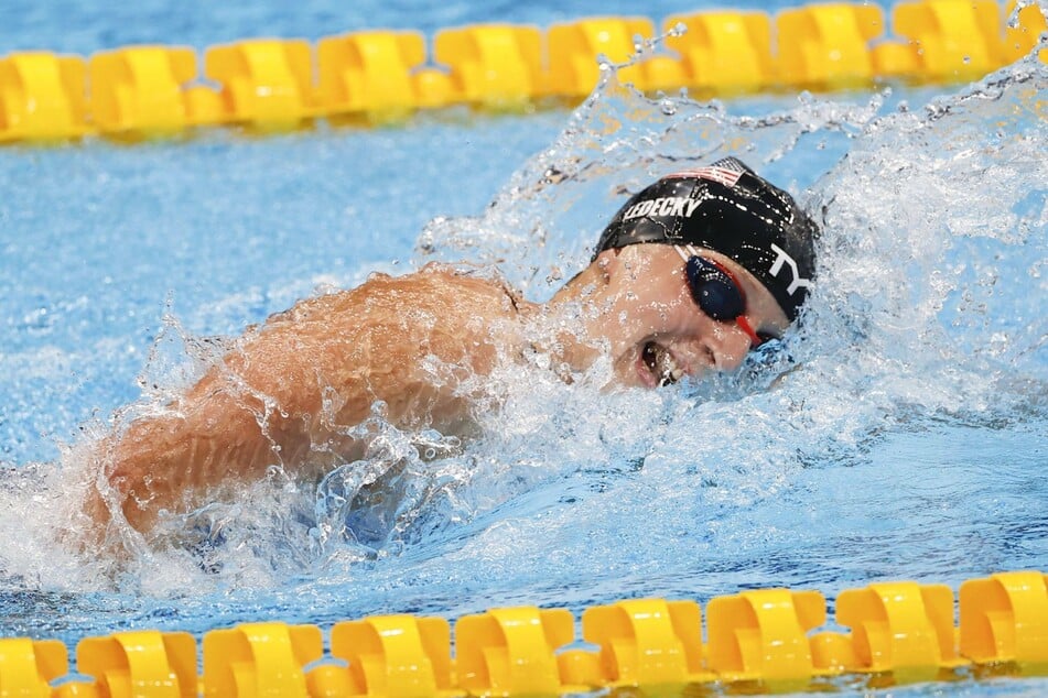 Katie Ledecky helped Team USA pass the Australians in the 4x200 relays but couldn't quite take the Chinese.