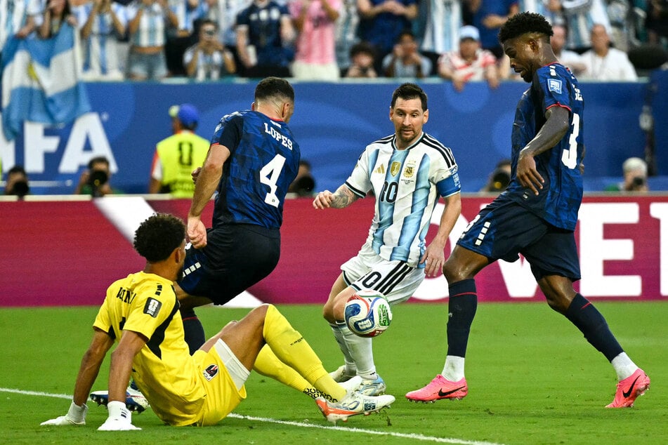 Argentina knocked out Cape Verde in a surprisingly close 3–2 match on Friday.