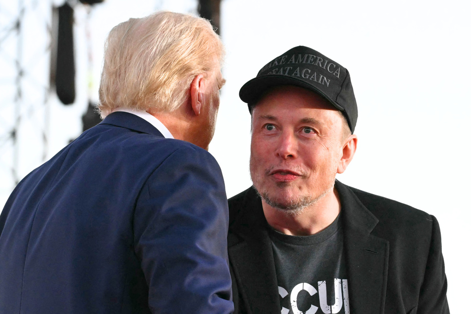 Elon Musk (r.) has seemingly confirmed rumors that he is helping fund Donald Trump and Republican efforts to win the upcoming midterms.