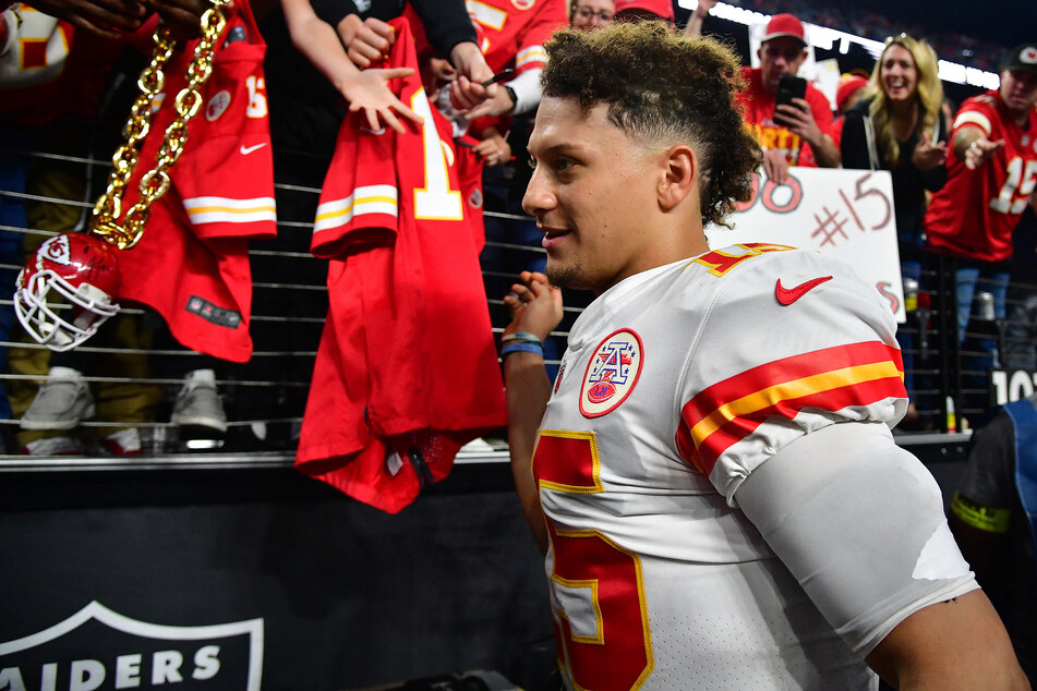 NFL: Chiefs snap up top seed as Patrick Mahomes makes history!