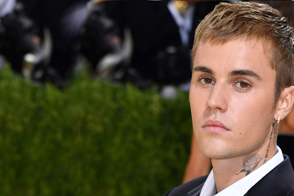 Justin Bieber gives emotional shout out to fans in first concert back