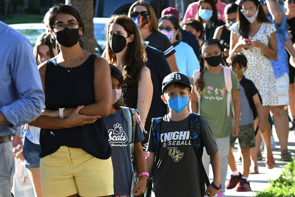 Florida threatens its schools with sanctions if they don't reverse mask mandate