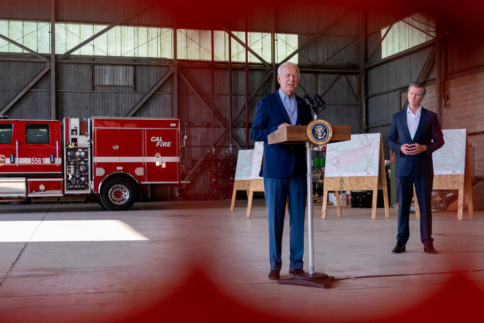 Biden (l.), together with Gov. Newsom, speaks on how his infrastructure proposals will strengthen resilience to climate change and extreme weather events.