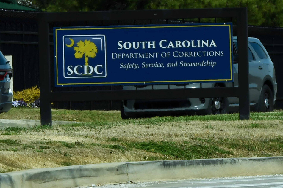 Brad Sigmon (67) was executed by a three-person firing squad at the Broad River Correctional Institution in the state capital Columbia, South Carolina prison spokeswoman Chrysti Shain said.