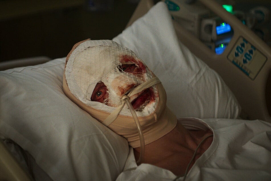 Harries' character, rising film star Matt Hagen, sets out for revenge after his face is severely disfigured by a mob boss.