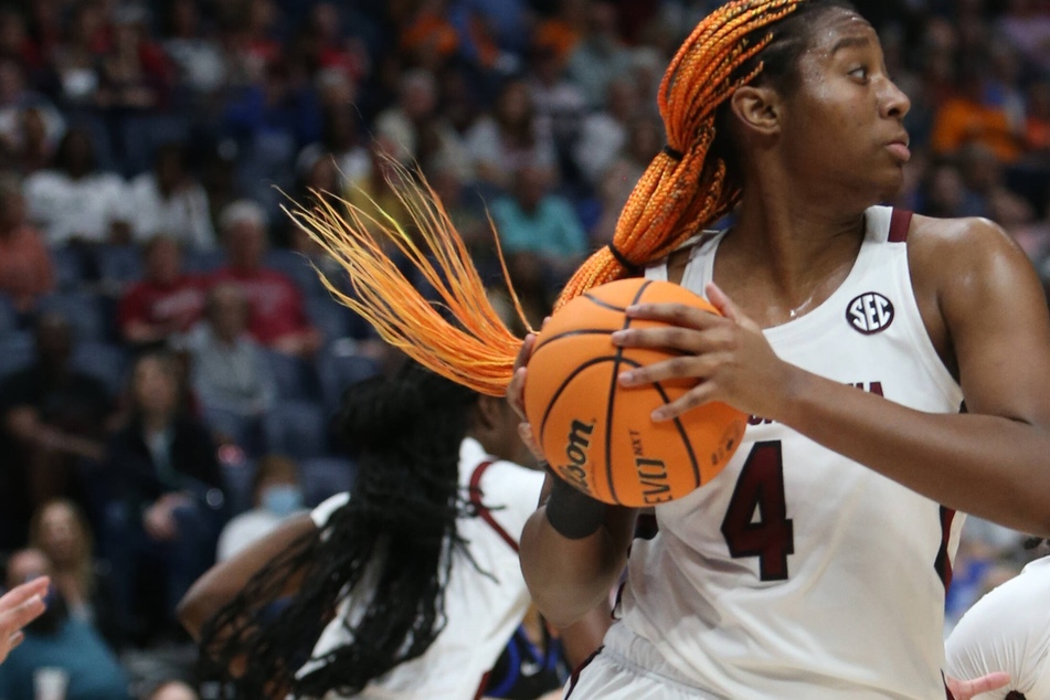 March Madness roundup: South Carolina slips past UNC, Texas survives battle with Ohio State