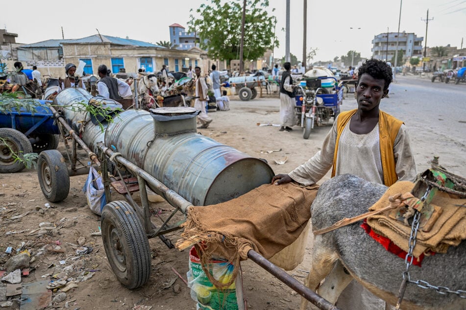 Water crisis batters war-torn Sudan as temperatures soar