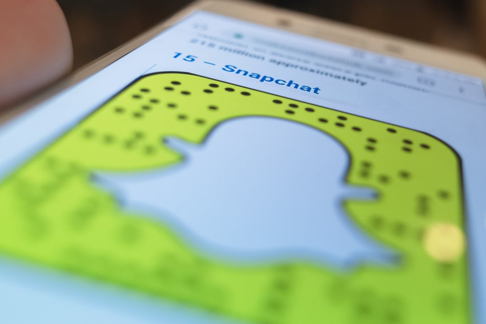 Snapchat AI chatbot freaks out users after posting its own Story!