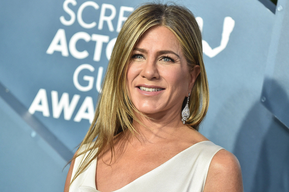 Jennifer Aniston's Christmas ornament sparks outrage