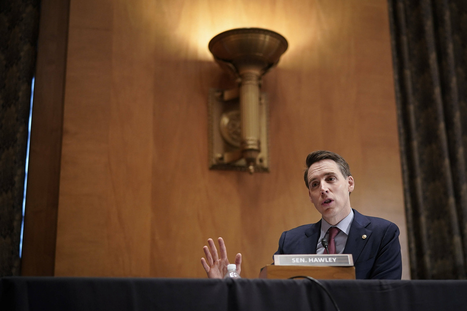 Senator Josh Hawley introduces antitrust legislation aimed at MLB and tech companies
