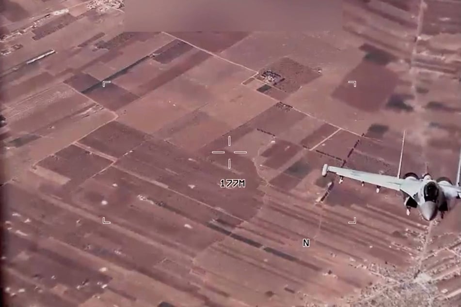 The US Air Force later released footage it says shows Russian fighter jets "harassing" three US drones in Syrian airspace.