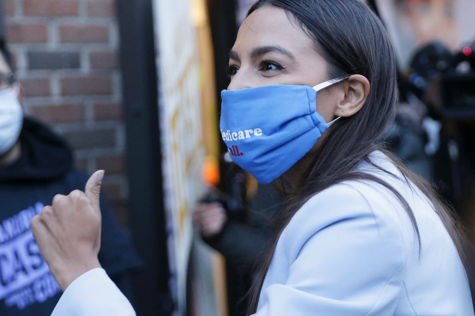 AOC walks picket line with striking New York workers