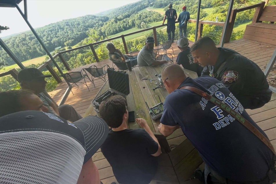 Only at dawn could Carl be located on the roughly 60‑meter‑high cliff using a drone.