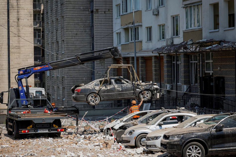 Ukraine war: Politicians shelter underground during daytime attack on Kyiv