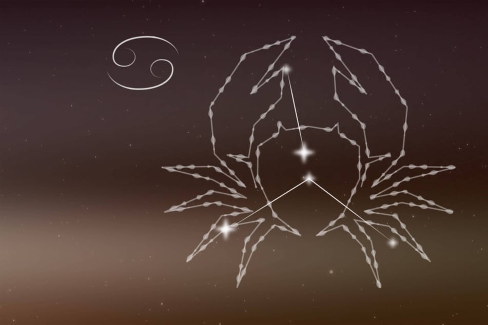 Free Cancer monthly horoscope for August 2025