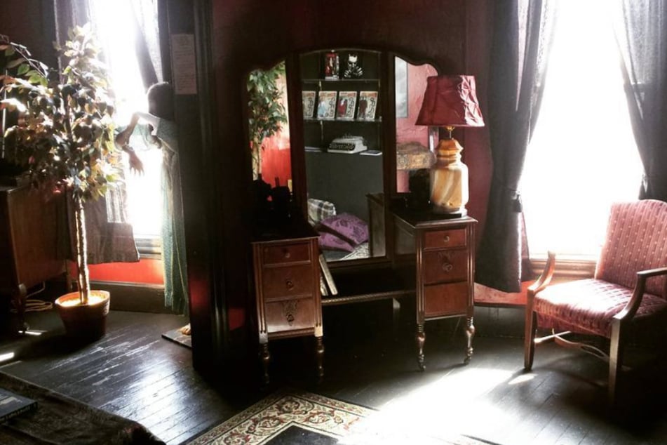 The "vampire room" is not inviting at all.
