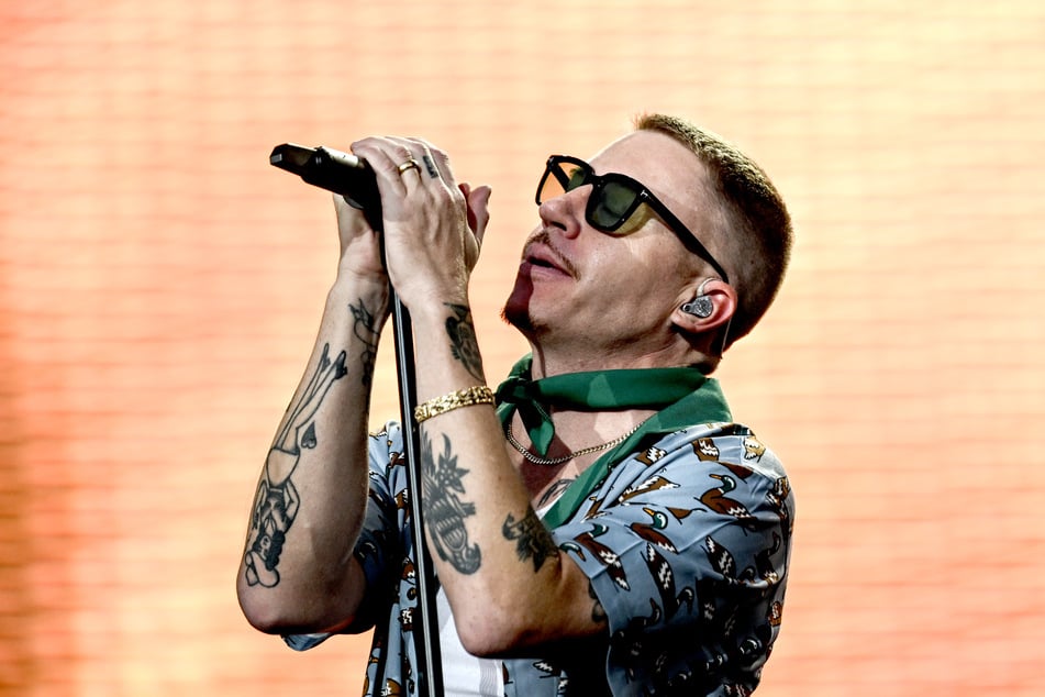 Rapper Macklemore has pledged the entirety of his Loop Tour earnings to organizations supporting the Palestinian people.